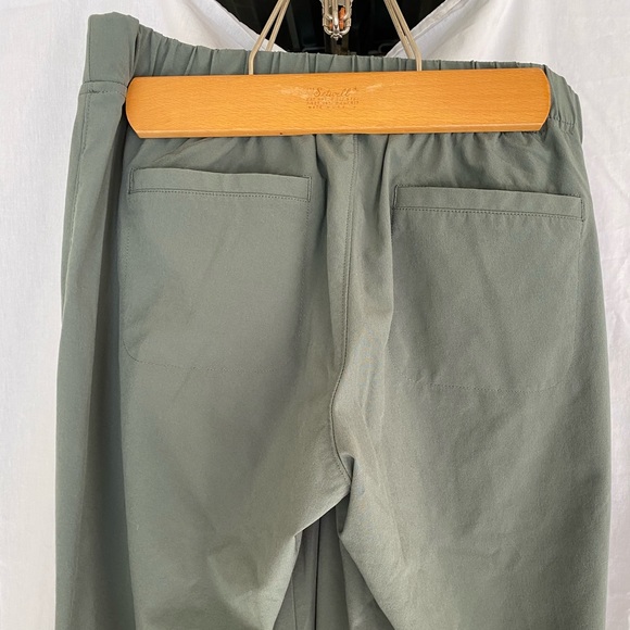 Athleta Relaxed Fit Capris - Picture 4 of 9